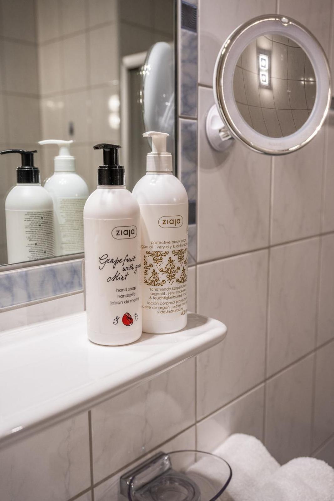 Haus Waldhof Hotel Ischgl Ngoại thất bức ảnh